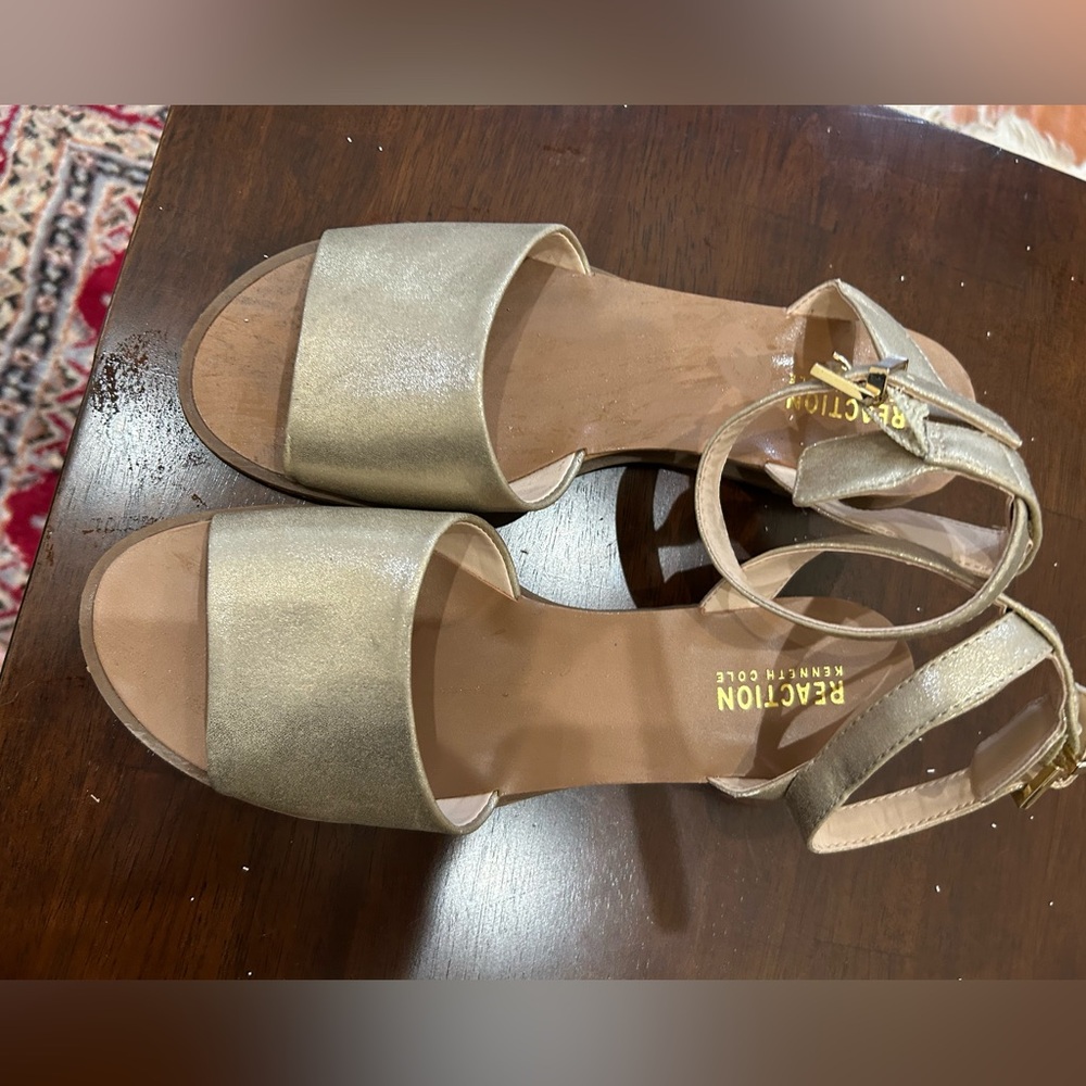 Kenneth Cole Gold Strappy Sandals Size 8.5